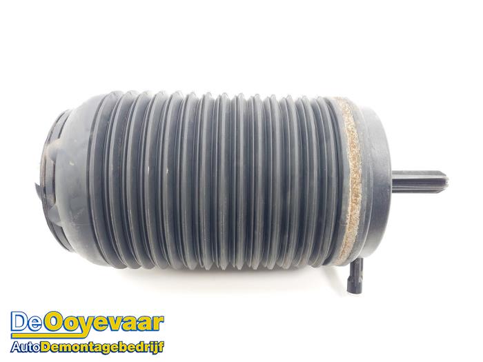Begagnade Luftfjäder Porsche Macan (95B) 3.6 V6 24V Turbo Pris € 225,00 Marginaltabell erbjuds av Autodemontagebedrijf De Ooyevaar