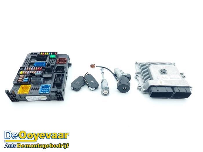 Used Ignition lock + computer Opel Crossland (X) 1.2 Turbo 12V Price € 475,00 Margin scheme offered by Autodemontagebedrijf De Ooyevaar