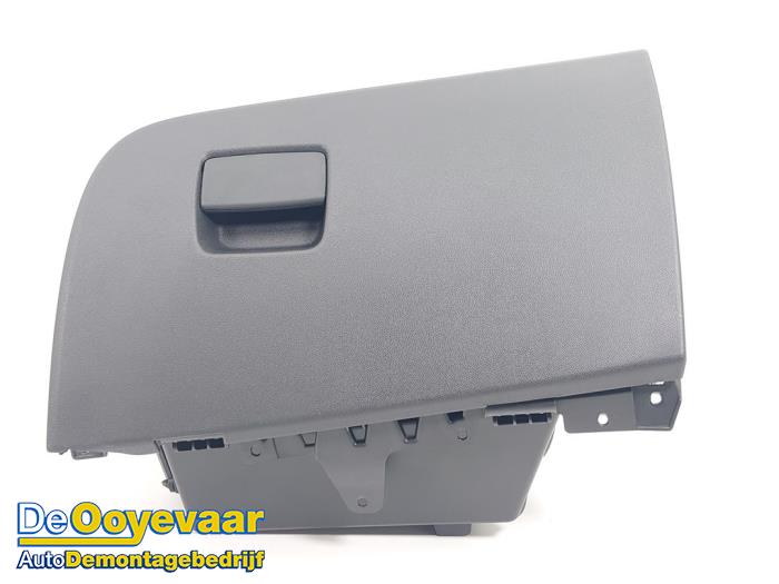 Begagnade Handskfack Opel Crossland (X) 1.2 Turbo 12V Pris € 29,99 Marginaltabell erbjuds av Autodemontagebedrijf De Ooyevaar
