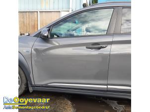 Begagnade Dörr, 4-dörrars, vänster fram Hyundai Kona (OS) 64 kWh Pris € 249,99 Marginaltabell erbjuds av Autodemontagebedrijf De Ooyevaar