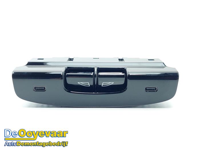 Usados Interruptor de ventanilla eléctrica Volvo EX30 Single Motor Extended Range 69 kWh Precio € 29,99 Norma de margen ofrecido por Autodemontagebedrijf De Ooyevaar