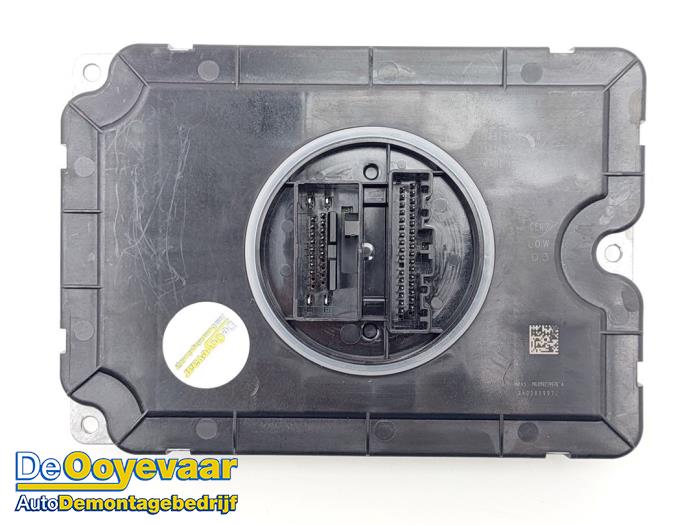 Używane Modułowy reflektor LED Volvo EX30 Single Motor Extended Range 69 kWh Cena € 129,99 Procedura marży oferowane przez Autodemontagebedrijf De Ooyevaar