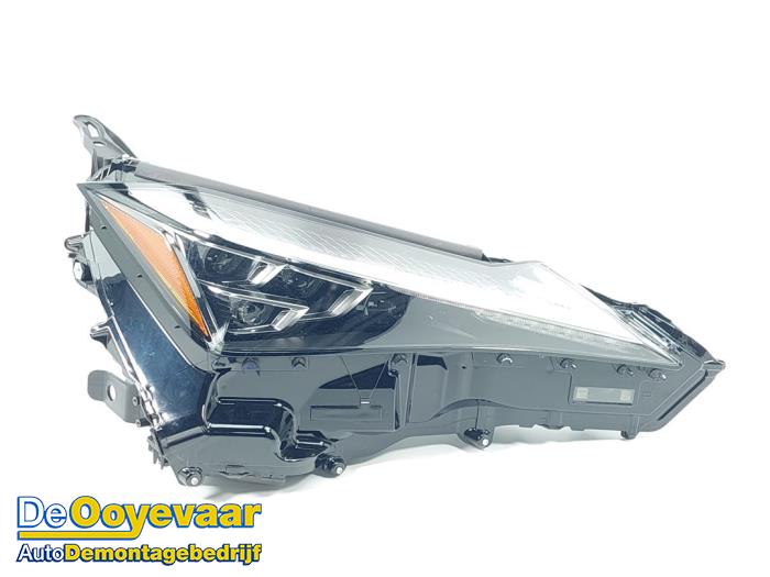 Używane Reflektor prawy Lexus UX 250h 2.0 16V Cena € 1.899,99 Procedura marży oferowane przez Autodemontagebedrijf De Ooyevaar