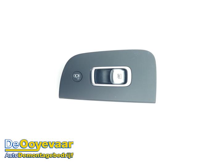 Usados Interruptor de ventanilla eléctrica MG Marvel R Luxury, Comfort 70 kWh Precio € 39,99 Norma de margen ofrecido por Autodemontagebedrijf De Ooyevaar
