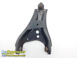 Usagé Bras de suspension avant gauche Dacia Duster (HS) 1.2 TCE 16V Prix € 29,99 Règlement à la marge proposé par Autodemontagebedrijf De Ooyevaar