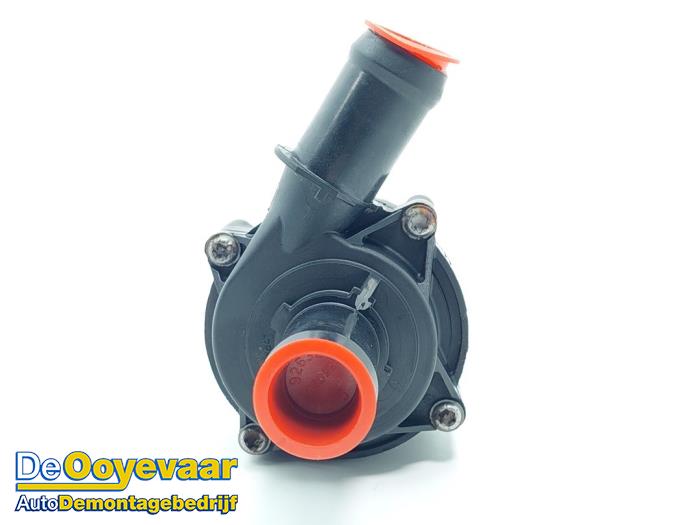 Begagnade Extra vattenpump Opel Ampera-e Ampera-e Pris € 35,00 Marginaltabell erbjuds av Autodemontagebedrijf De Ooyevaar