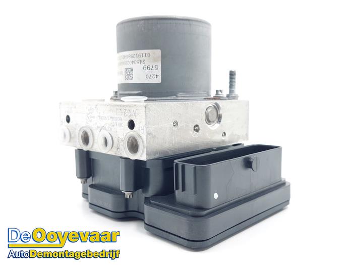 Begagnade ABS-pump Opel Ampera-e Ampera-e Pris € 199,99 Marginaltabell erbjuds av Autodemontagebedrijf De Ooyevaar