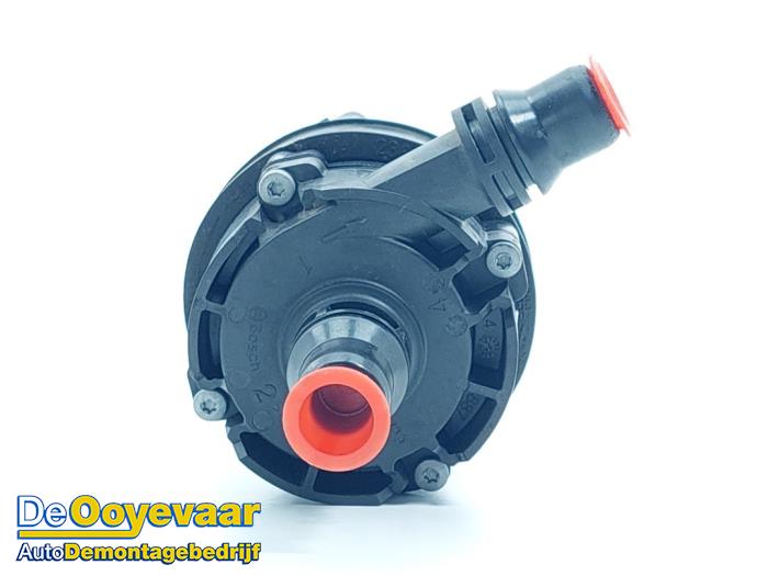 Begagnade Extra vattenpump BMW i3 (I01) i3 94Ah Pris € 29,99 Marginaltabell erbjuds av Autodemontagebedrijf De Ooyevaar