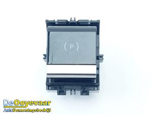 Usados Interruptor de freno de mano DS Automobiles DS 4 1.6 16V E-Tense 225 Precio € 19,99 Norma de margen ofrecido por Autodemontagebedrijf De Ooyevaar