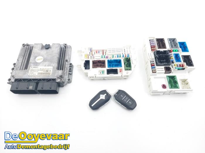 Used Ignition lock + computer DS Automobiles DS 4 1.6 16V E-Tense 225 Price € 399,99 Margin scheme offered by Autodemontagebedrijf De Ooyevaar