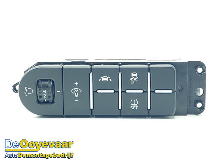 Używane Przelacznik ASR Kia Ceed Sportswagon (CDF) 1.5 T-GDI 16V Cena € 29,99 Procedura marży oferowane przez Autodemontagebedrijf De Ooyevaar