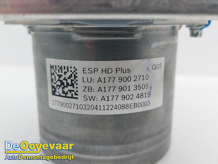 ABS Pumpe van een Mercedes-Benz CLA Shooting Brake (118.6) 1.3 CLA-180 Turbo 16V 2023