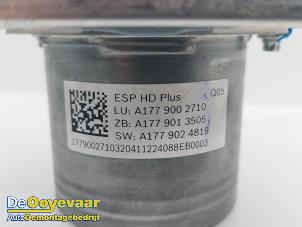 ABS Pumpe van een Mercedes-Benz CLA Shooting Brake (118.6) 1.3 CLA-180 Turbo 16V 2023