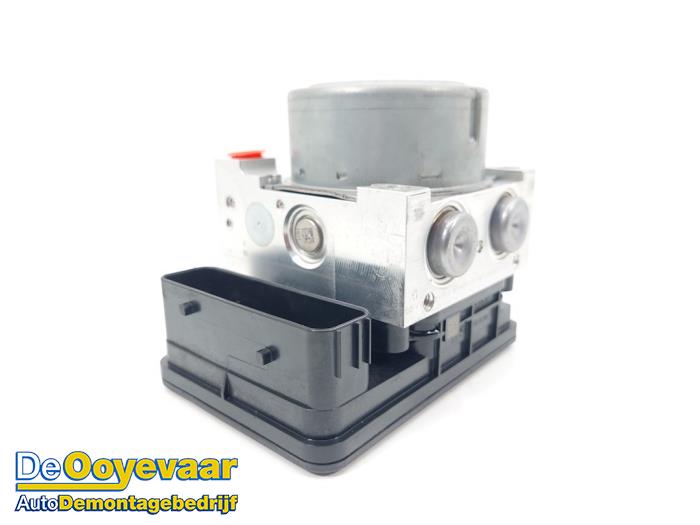 Begagnade ABS-pump Ford Puma 1.0 Ti-VCT EcoBoost mHEV 12V Pris € 199,99 Marginaltabell erbjuds av Autodemontagebedrijf De Ooyevaar