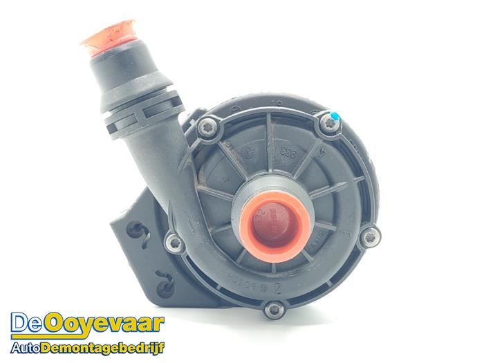 Begagnade Extra vattenpump BMW X7 M50d xDrive 3.0 24V Pris € 199,99 Marginaltabell erbjuds av Autodemontagebedrijf De Ooyevaar
