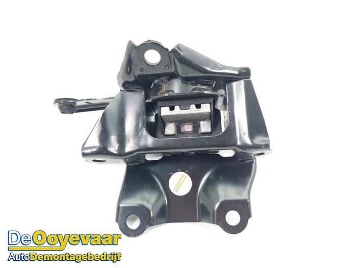 Used Engine mount Toyota Yaris IV (P21/PA1/PH1) 1.5 12V Hybrid 115 Price € 39,99 Margin scheme offered by Autodemontagebedrijf De Ooyevaar