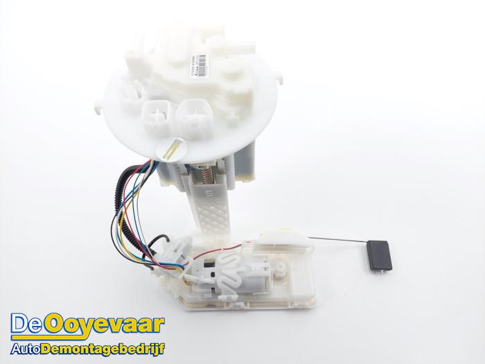 Gebrauchte Kraftstoffpumpe Elektrisch Toyota Yaris IV (P21/PA1/PH1) 1.5 12V Hybrid 115 Preis € 95,00 Margenregelung angeboten von Autodemontagebedrijf De Ooyevaar