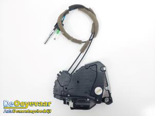 Usagé Serrure portière mécanique 4portes avant gauche Renault Twingo II (CN) 1.6 16V RS Prix € 19,99 Règlement à la marge proposé par Autodemontagebedrijf De Ooyevaar