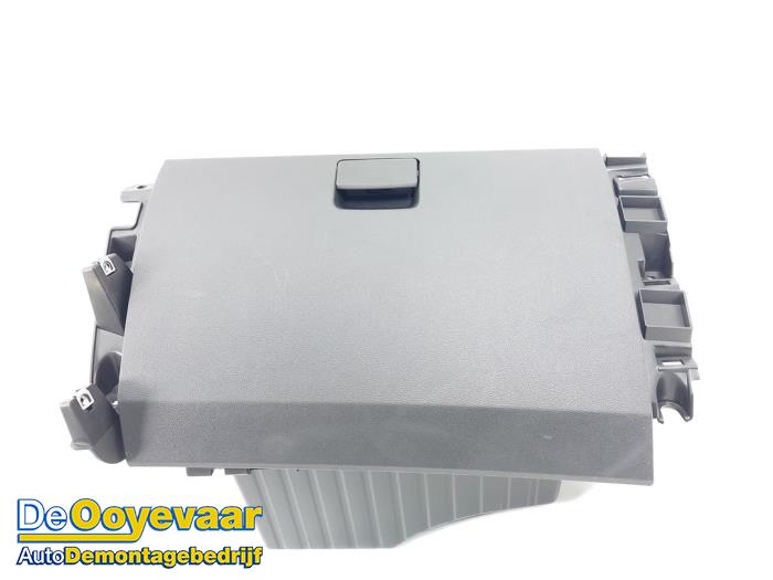 Begagnade Handskfack Opel Movano 2.3 CDTi 16V FWD Pris € 75,00 Marginaltabell erbjuds av Autodemontagebedrijf De Ooyevaar