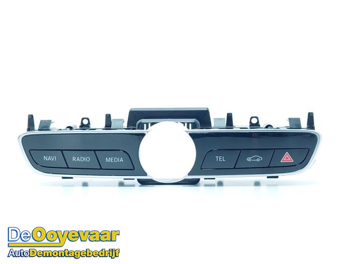 Begagnade Radiokontrollpanel Mercedes E (W213) E-350d 3.0 V6 24V Pris € 49,99 Marginaltabell erbjuds av Autodemontagebedrijf De Ooyevaar