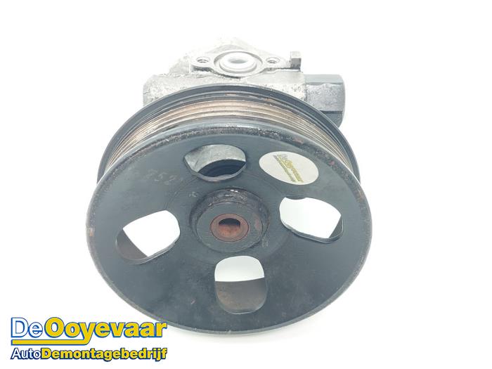 Usagé Pompe de direction Hyundai H-300 2.5 CRDi Prix € 35,00 Règlement à la marge proposé par Autodemontagebedrijf De Ooyevaar