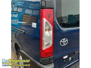 Usagé Feu arrière gauche Toyota ProAce (MDX) 2.0 D4-D Prix € 49,99 Règlement à la marge proposé par Autodemontagebedrijf De Ooyevaar