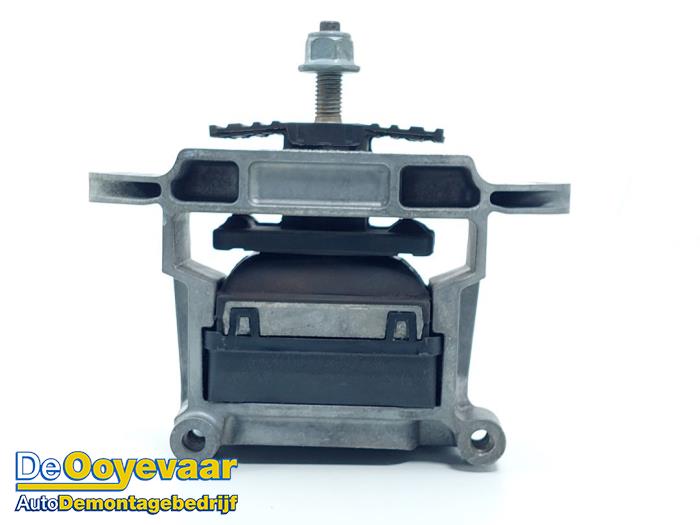 Used Engine mount Landrover Range Rover Evoque (LVJ/LVS) 2.0 16V Price € 59,99 Margin scheme offered by Autodemontagebedrijf De Ooyevaar