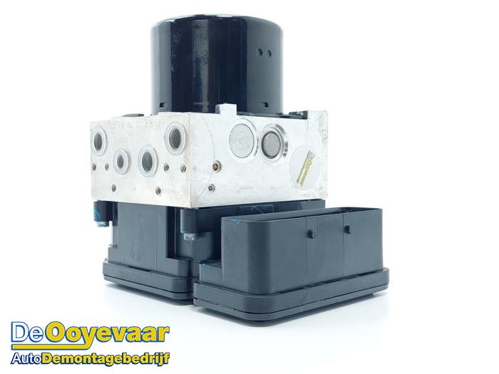 Usagé Bloc ABS Volvo XC60 I (DZ) 2.0 DRIVe 20V Prix € 14,99 Règlement à la marge proposé par Autodemontagebedrijf De Ooyevaar