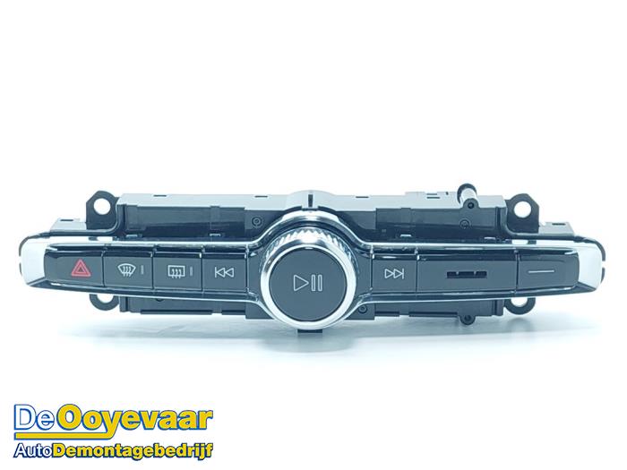 Begagnade Radiokontrollpanel Volvo XC40 (XZ) Single Motor Extended Range 82 kWh Pris € 59,99 Marginaltabell erbjuds av Autodemontagebedrijf De Ooyevaar