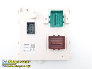 Begagnade Dator , karosskontroll (BCM) Volvo XC40 (XZ) Single Motor Extended Range 82 kWh Pris € 149,99 Marginaltabell erbjuds av Autodemontagebedrijf De Ooyevaar
