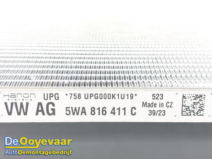 Condenseur de climatisation d'un Volkswagen Golf VIII Variant (GC5) 1.5 eTSI 16V 2024