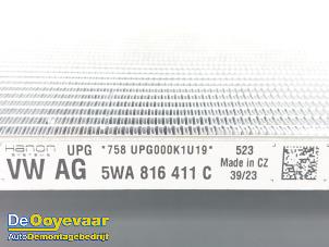 Condenseur de climatisation d'un Volkswagen Golf VIII Variant (GC5) 1.5 eTSI 16V 2024