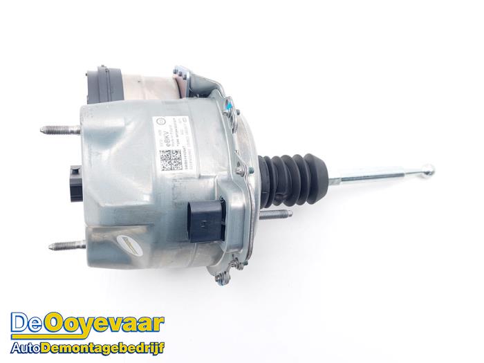 Usagé Servo frein Volkswagen Golf VIII Variant (GC5) 1.5 eTSI 16V Prix € 329,99 Règlement à la marge proposé par Autodemontagebedrijf De Ooyevaar