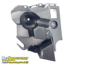 Usados Soporte de parachoques izquierda detrás Peugeot 3008 III 1.2 12V Hybrid 136 Precio € 29,99 Norma de margen ofrecido por Autodemontagebedrijf De Ooyevaar