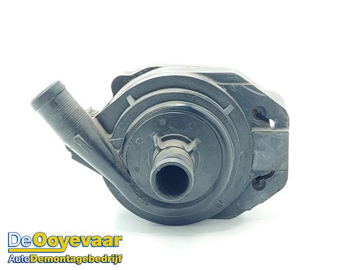 Begagnade Extra vattenpump Renault Scénic IV (RFAJ) 1.6 Energy dCi 160 EDC Pris € 49,99 Marginaltabell erbjuds av Autodemontagebedrijf De Ooyevaar