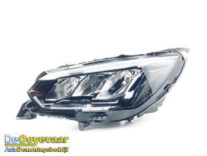 Używane Reflektor lewy Peugeot 2008 (UD/UK/UR/US/UX) 1.2 VTi 12V PureTech 100 Cena € 375,00 Procedura marży oferowane przez Autodemontagebedrijf De Ooyevaar