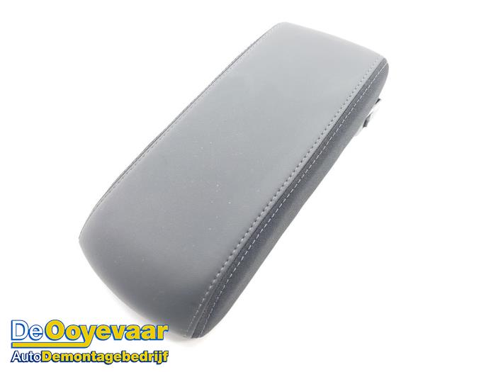Begagnade Armstöd Peugeot 2008 (UD/UK/UR/US/UX) 1.2 VTi 12V PureTech 100 Pris € 99,99 Marginaltabell erbjuds av Autodemontagebedrijf De Ooyevaar