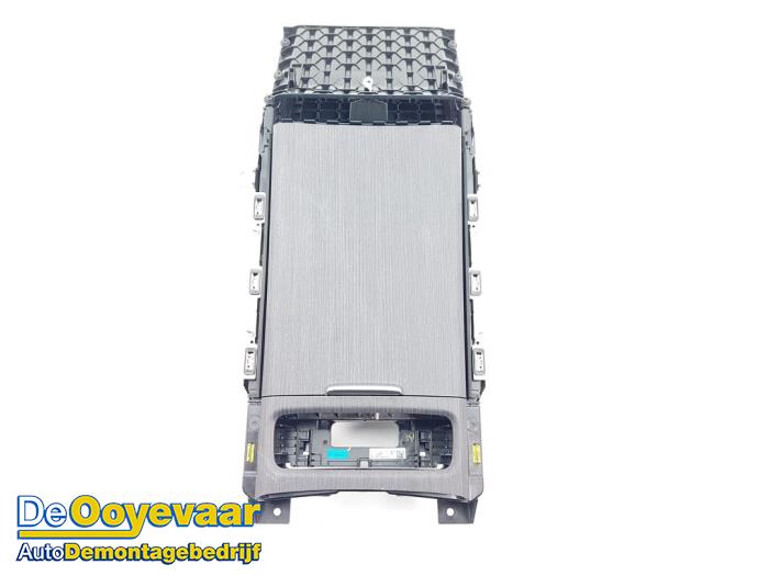 Usagé Console central Mercedes EQS (X296) 450+ 108/118 kWh Prix € 175,00 Règlement à la marge proposé par Autodemontagebedrijf De Ooyevaar