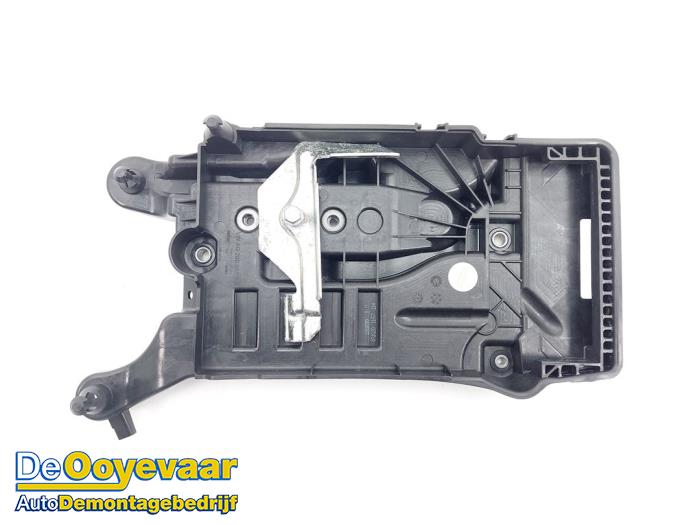 Begagnade Batterilåda Skoda Kamiq 1.0 TSI 12V Pris € 9,99 Marginaltabell erbjuds av Autodemontagebedrijf De Ooyevaar