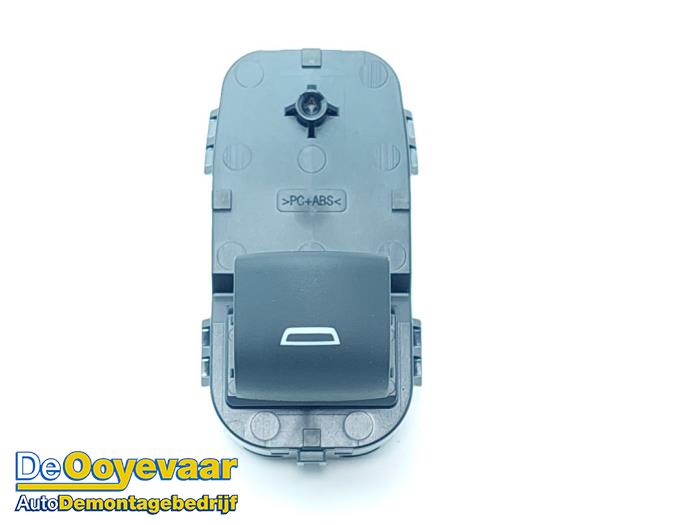 Usados Interruptor de ventanilla eléctrica Opel Ampera-e Ampera-e Precio € 25,00 Norma de margen ofrecido por Autodemontagebedrijf De Ooyevaar