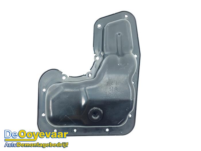Usagé Couvercle carter Opel Crossland (X) 1.2 12V Prix € 19,99 Règlement à la marge proposé par Autodemontagebedrijf De Ooyevaar