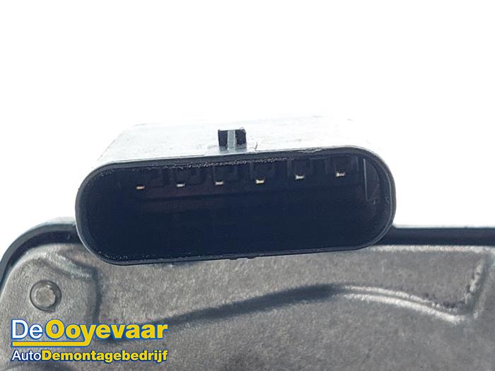 Boitier papillon d'un Volvo V60 II (ZW) 2.0 B3 16V Mild Hybrid 2021