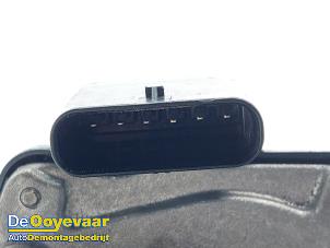 Boitier papillon d'un Volvo V60 II (ZW) 2.0 B3 16V Mild Hybrid 2021