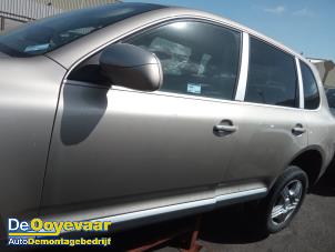 Używane Drzwi lewe przednie wersja 4-drzwiowa Porsche Cayenne (9PA) 4.5 S V8 32V Cena € 275,00 Procedura marży oferowane przez Autodemontagebedrijf De Ooyevaar