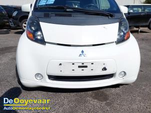 Usagé Pare-chocs avant Mitsubishi i-MiEV i-MiEV Prix € 199,99 Règlement à la marge proposé par Autodemontagebedrijf De Ooyevaar