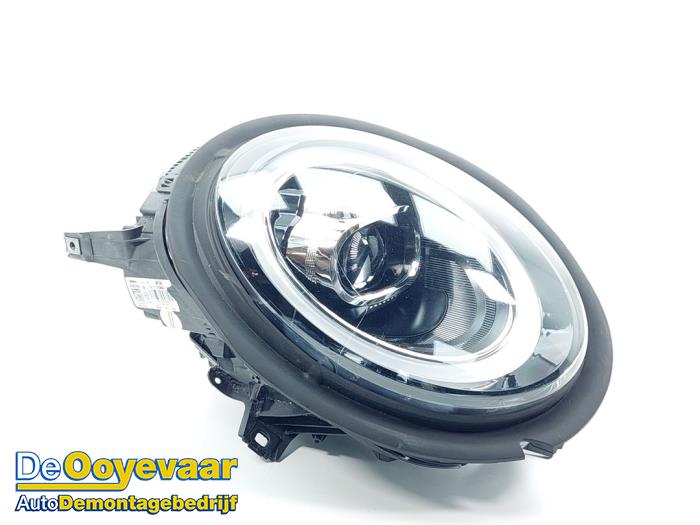 Używane Reflektor prawy Mini Mini (F56) 1.5 12V Cooper Cena € 499,99 Procedura marży oferowane przez Autodemontagebedrijf De Ooyevaar