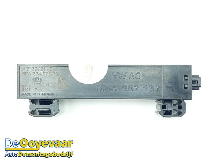 Używane Keyless Entry-Antena Audi A3 Sportback (8YA) 1.5 35 TFSI 16V Mild Hybrid Cena € 9,99 Procedura marży oferowane przez Autodemontagebedrijf De Ooyevaar
