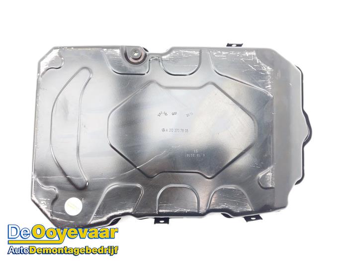 Usagé Couvercle carter Mercedes C (W205) C-350 e 2.0 16V Prix € 49,99 Règlement à la marge proposé par Autodemontagebedrijf De Ooyevaar