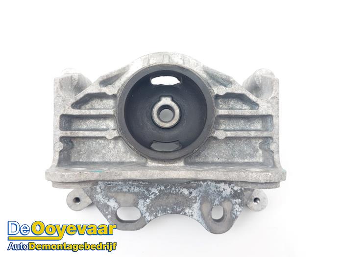 Used Engine mount Dacia Spring 45 Price € 39,99 Margin scheme offered by Autodemontagebedrijf De Ooyevaar