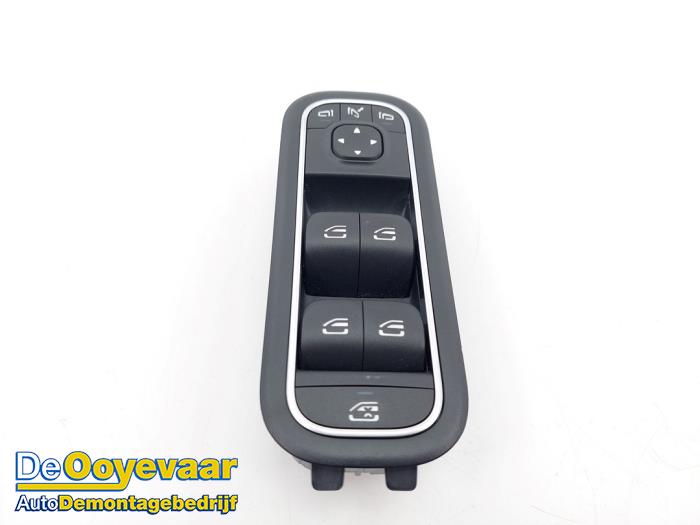 Usados Interruptor de ventanilla eléctrica Mercedes CLA (118.3) 1.3 CLA-180 Turbo 16V Precio € 39,99 Norma de margen ofrecido por Autodemontagebedrijf De Ooyevaar